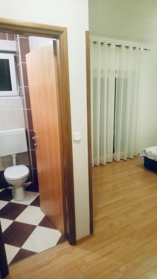 Apartmani Niko 1 Radovin Exterior photo