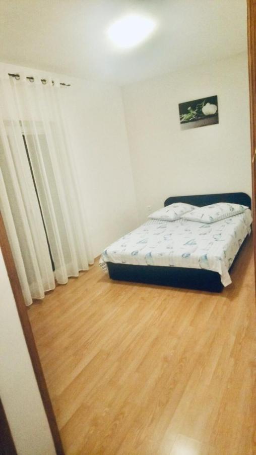 Apartmani Niko 1 Radovin Exterior photo