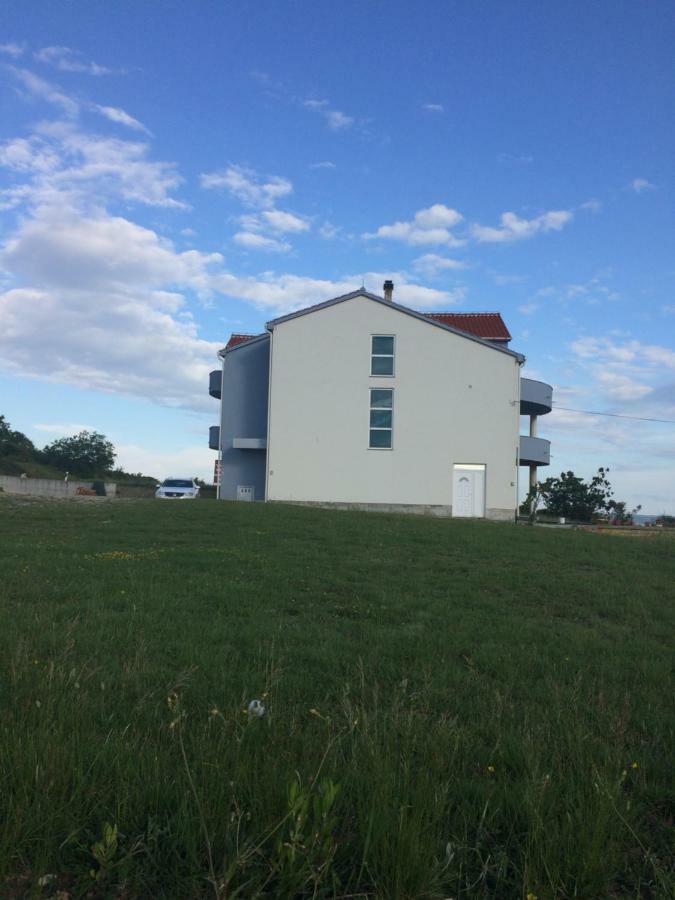 Apartmani Niko 1 Radovin Exterior photo