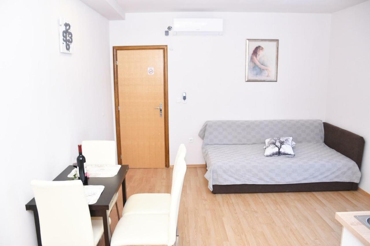 Apartmani Niko 1 Radovin Exterior photo