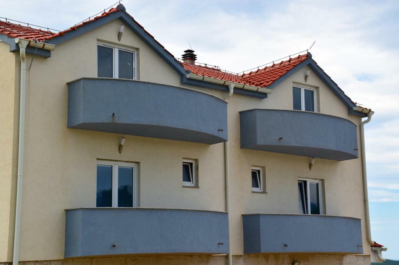 Apartmani Niko 1 Radovin Exterior photo